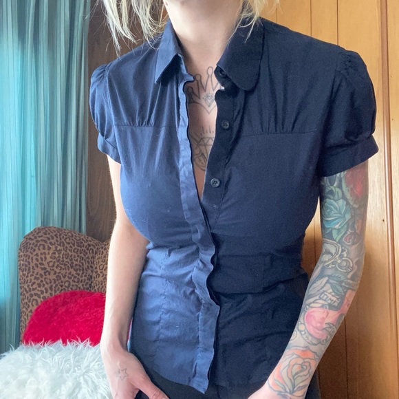 Aritzia Babaton Talula navy button down dress shirt with puff sleeves - Picture 2 of 4